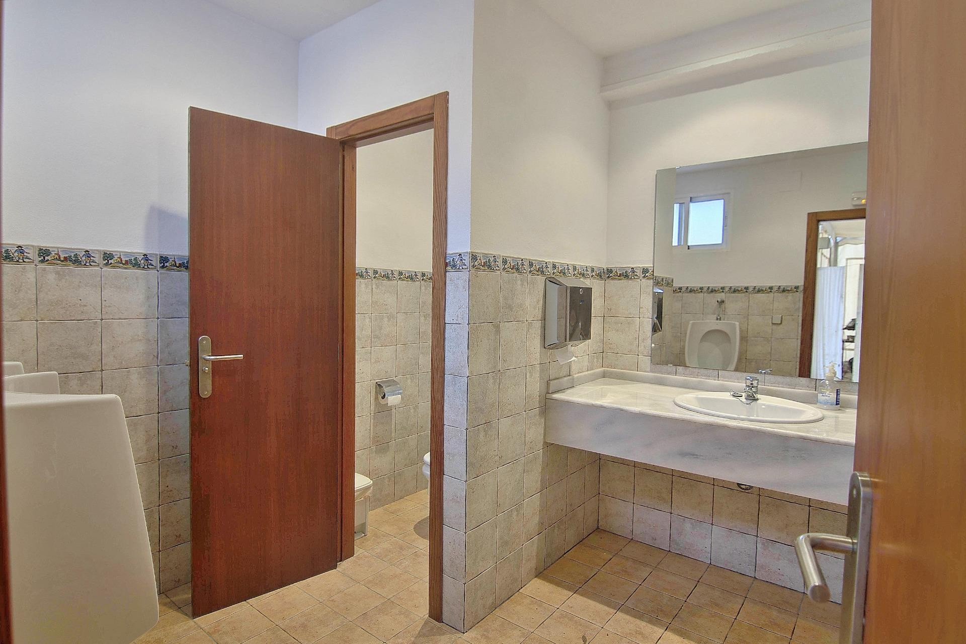 Sale - Hotel -
Parcent - Centro