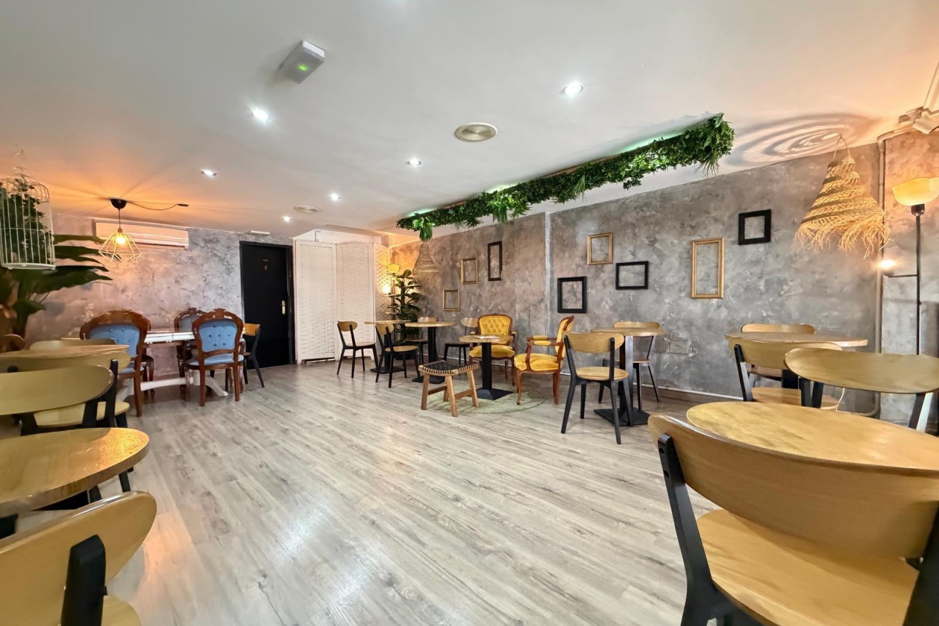 Sale - Local comercial -
Torrevieja - Centro
