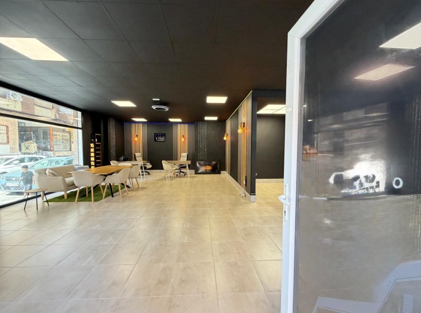 Sale - Local comercial -
Torrevieja - Playa de los locos