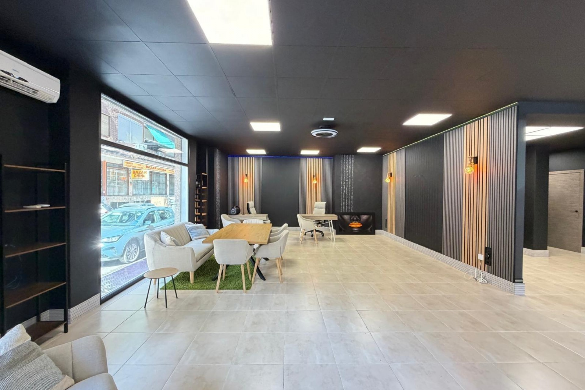 Sale - Local comercial -
Torrevieja - Playa de los locos
