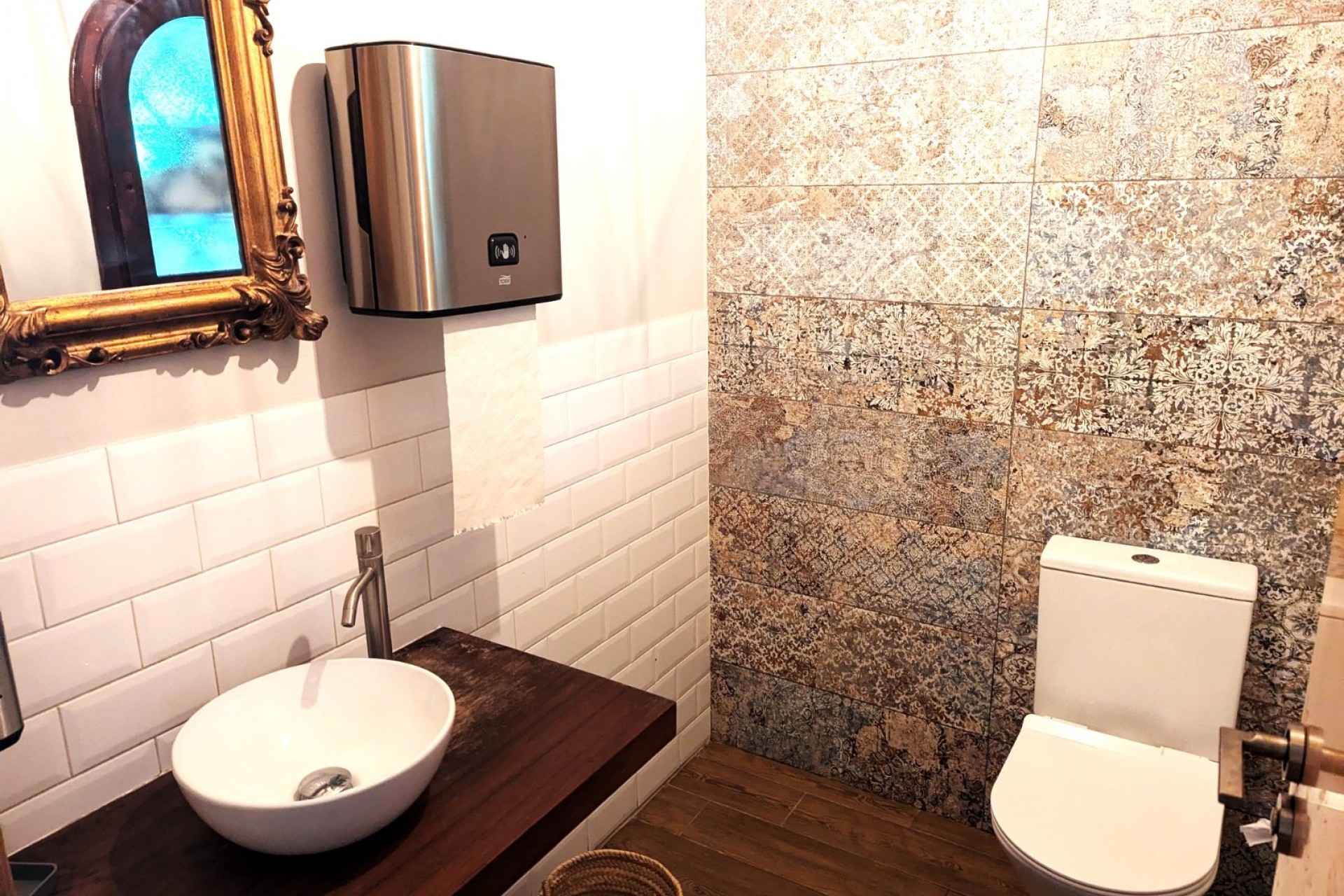 Sale - Local Commercial -
Moraira - La Cometa