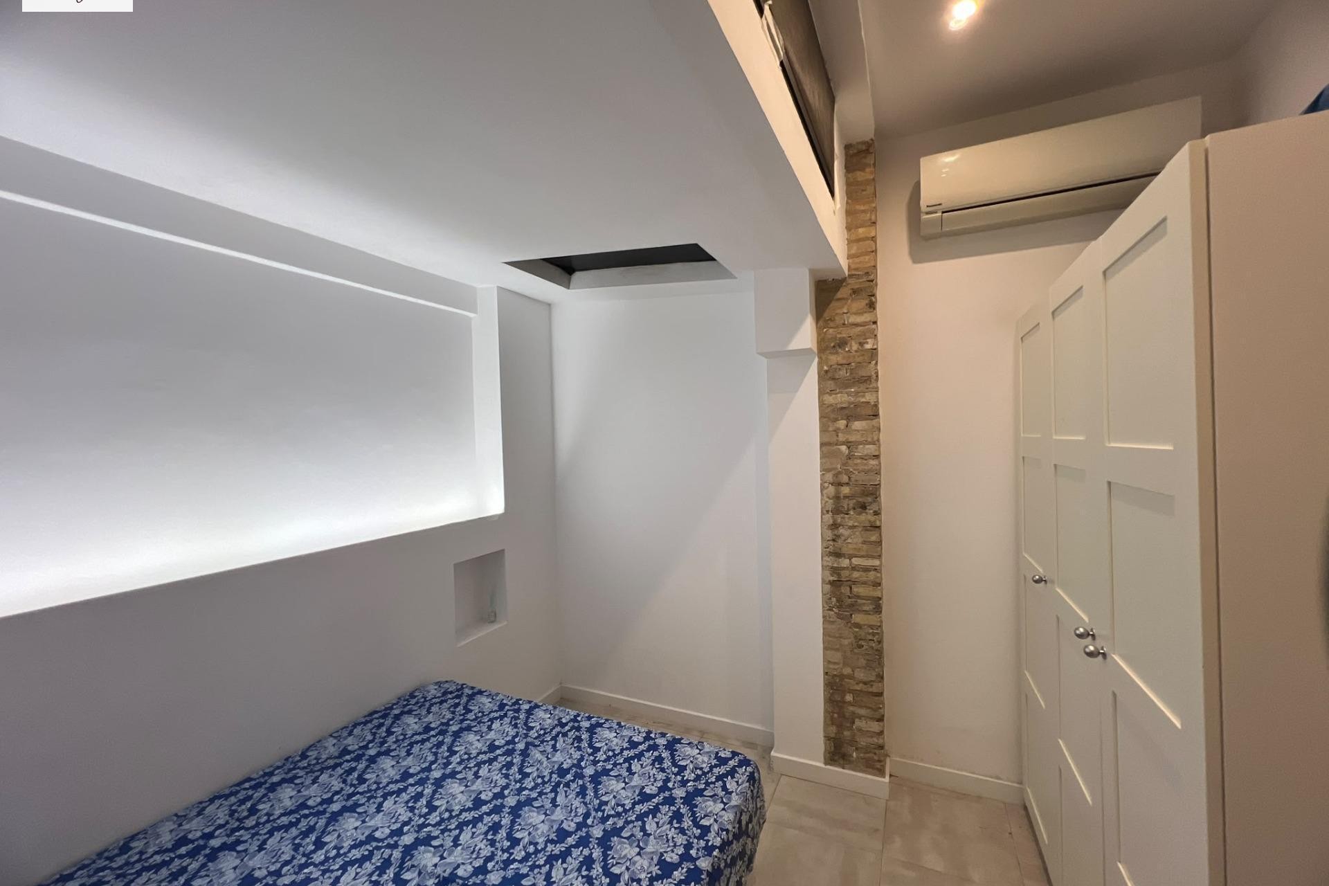 Sale - Piso -
Valencia - La Raiosa