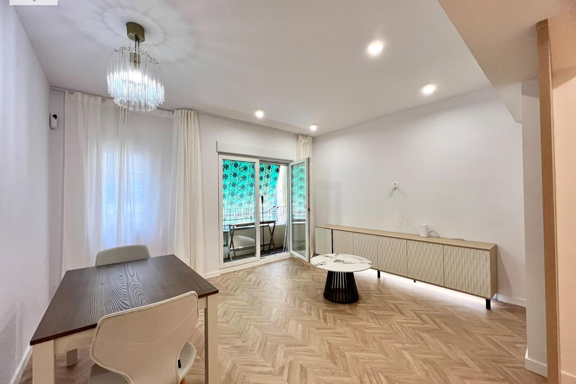 Sale - Piso -
Valencia - Russafa - Ruzafa
