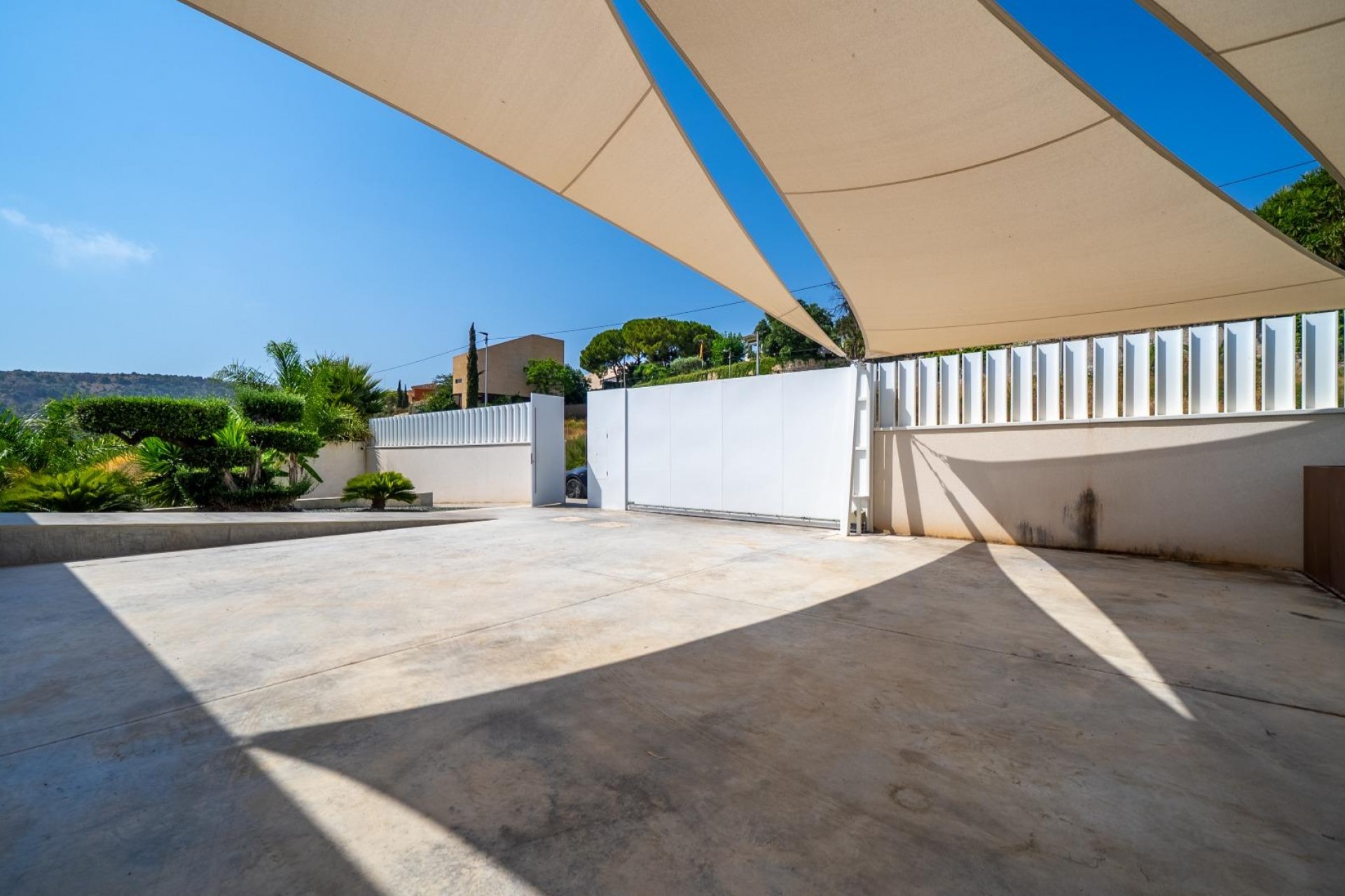 Sale - Villa -
Alicante - Vistahermosa
