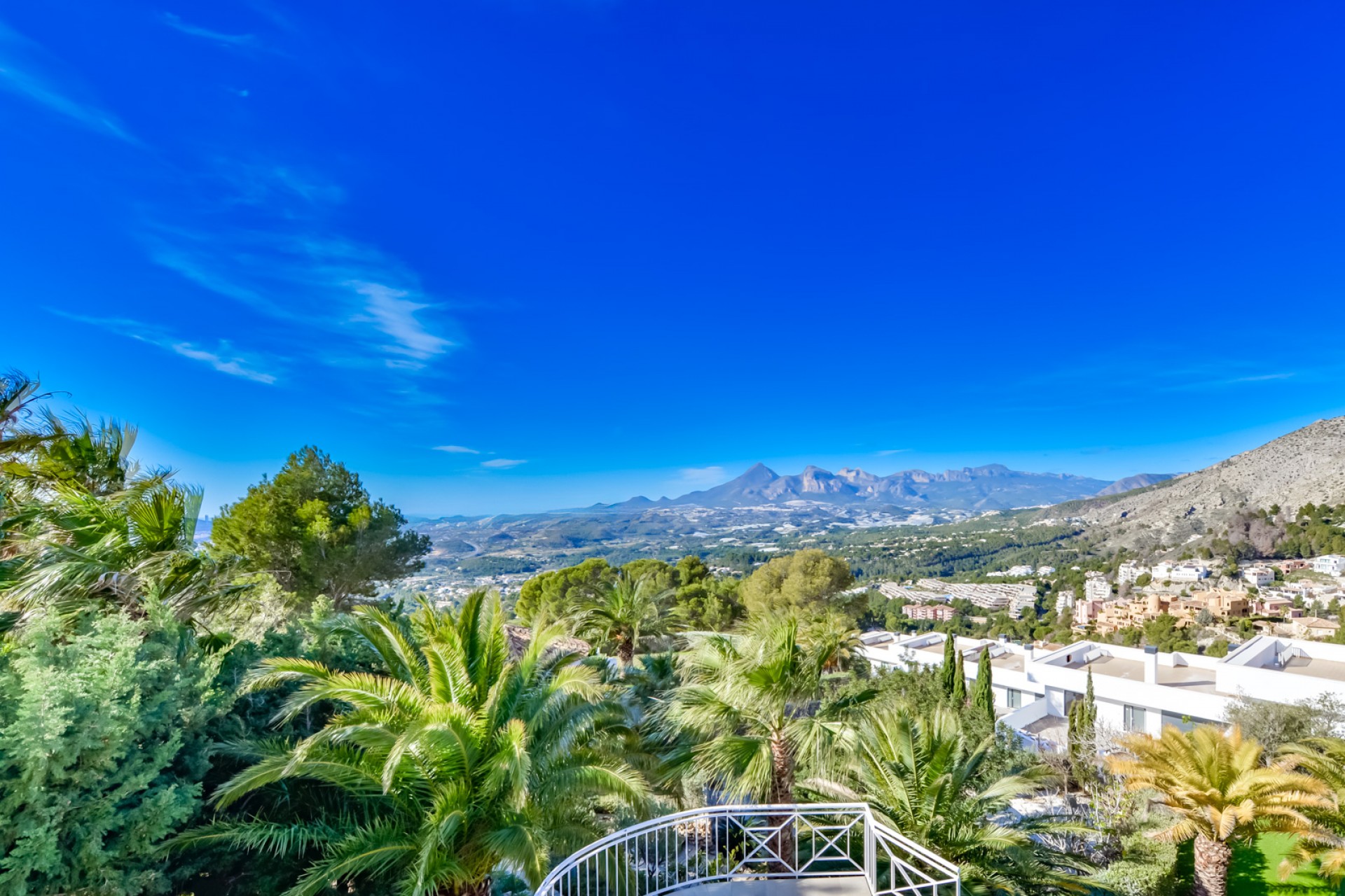 Sale - Villa -
Altea