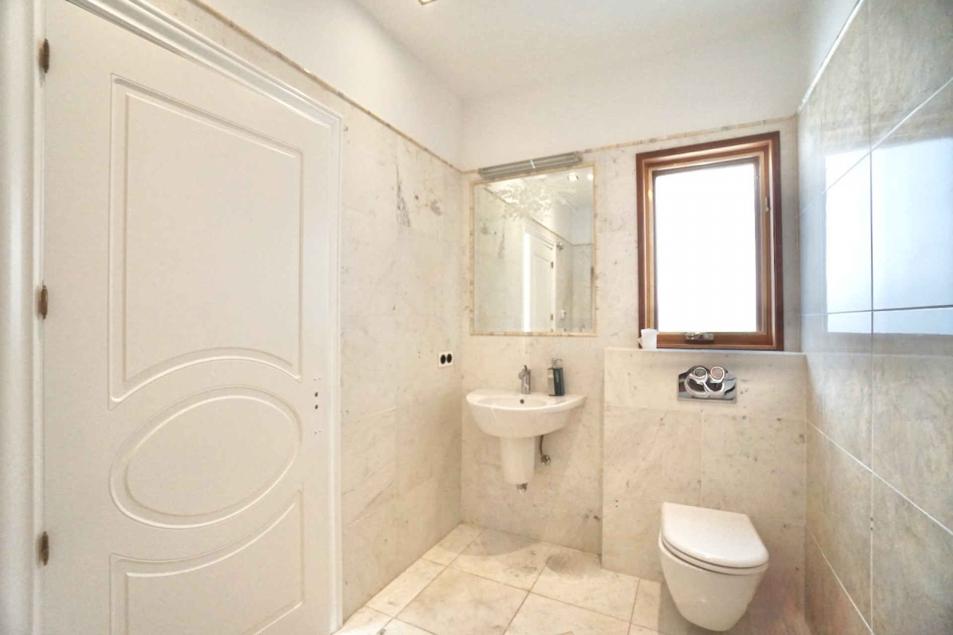 Sale - Villa -
Benahavís - El Paraiso Alto