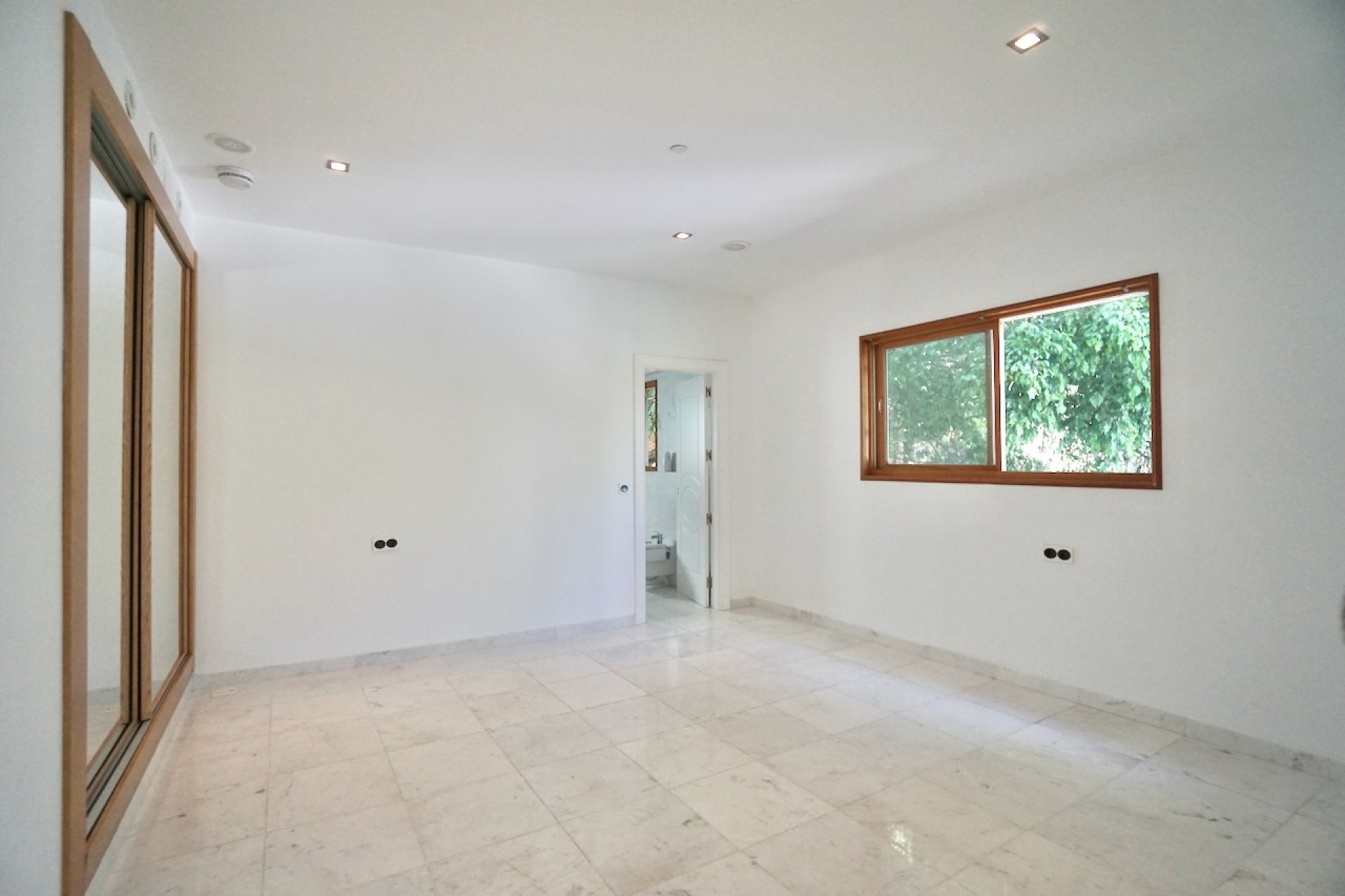 Sale - Villa -
Benahavís - El Paraiso Alto