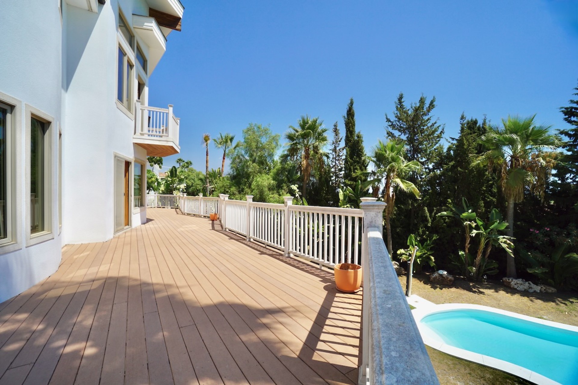 Sale - Villa -
Benhavis - El Paraiso Alto