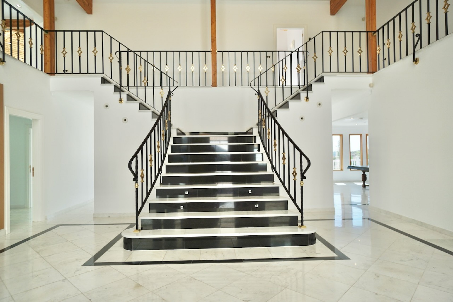 Sale - Villa -
Benhavis - El Paraiso Alto