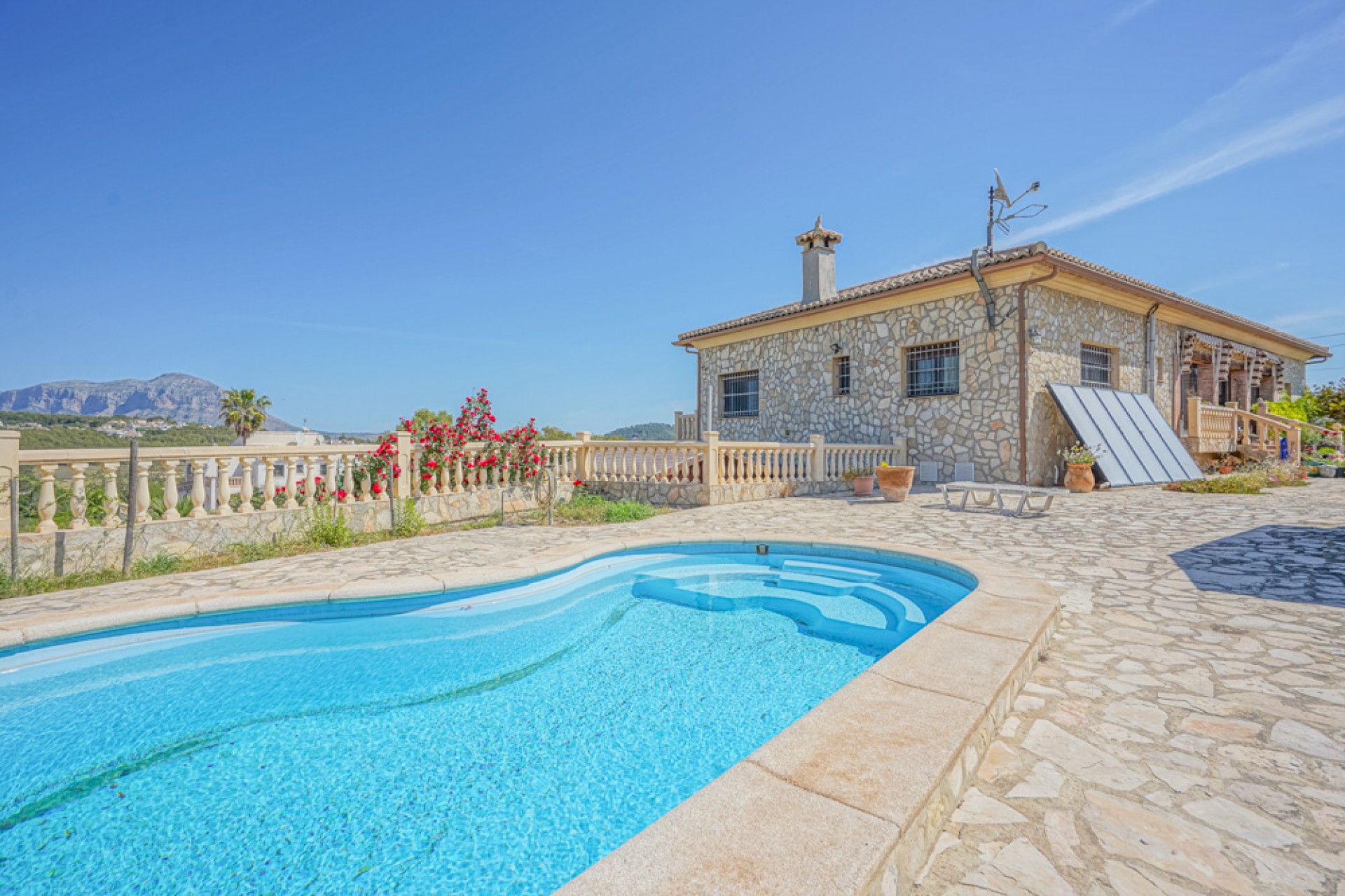 Sale - Villa -
Benitachell