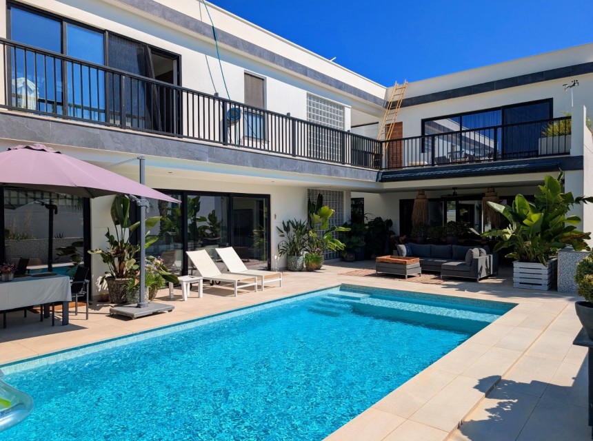 Sale - Villa -
Calpe - Calalga