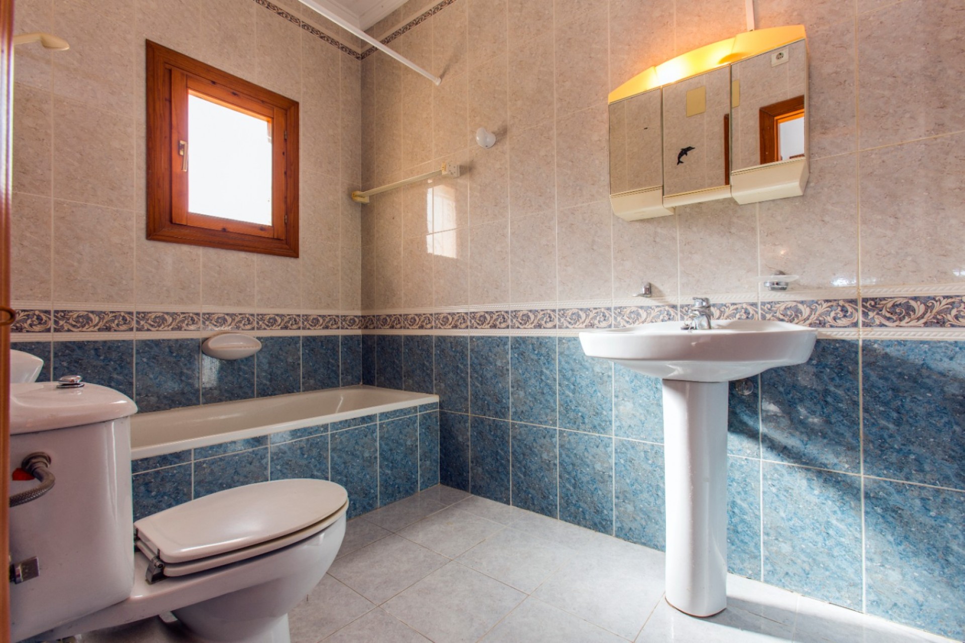 Sale - Villa -
Calpe - La Empedrola