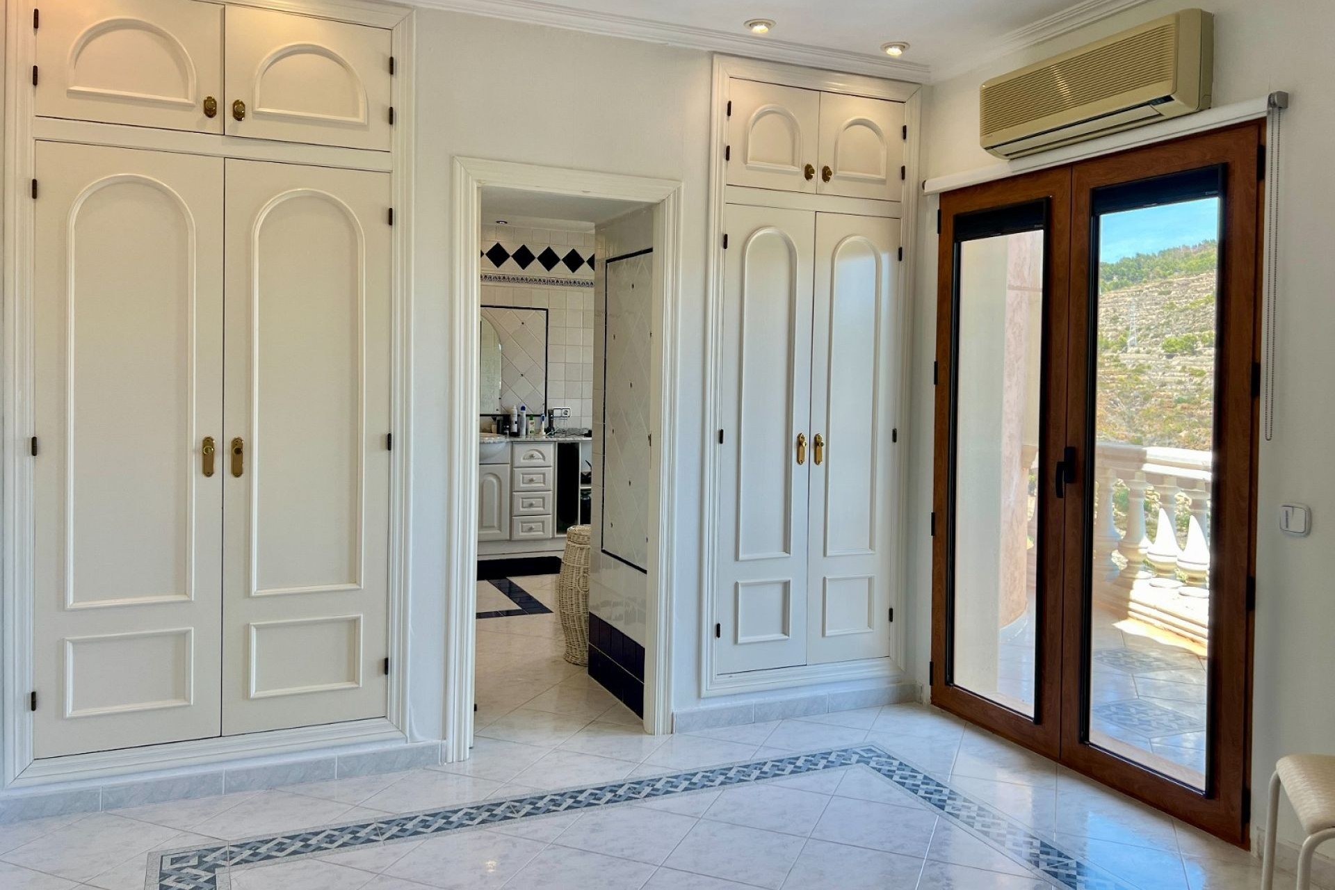 Sale - Villa -
Calpe