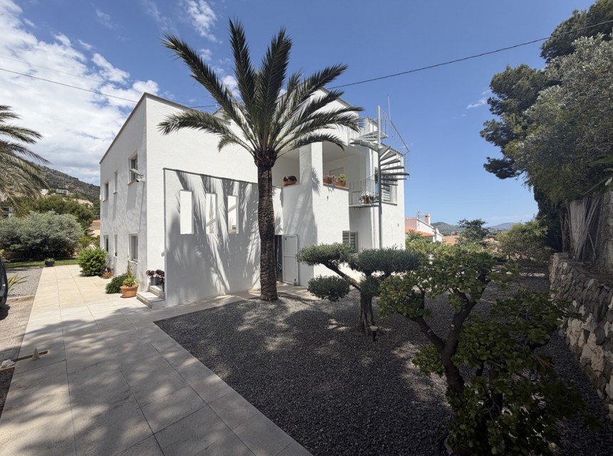 Sale - Villa -
Calpe