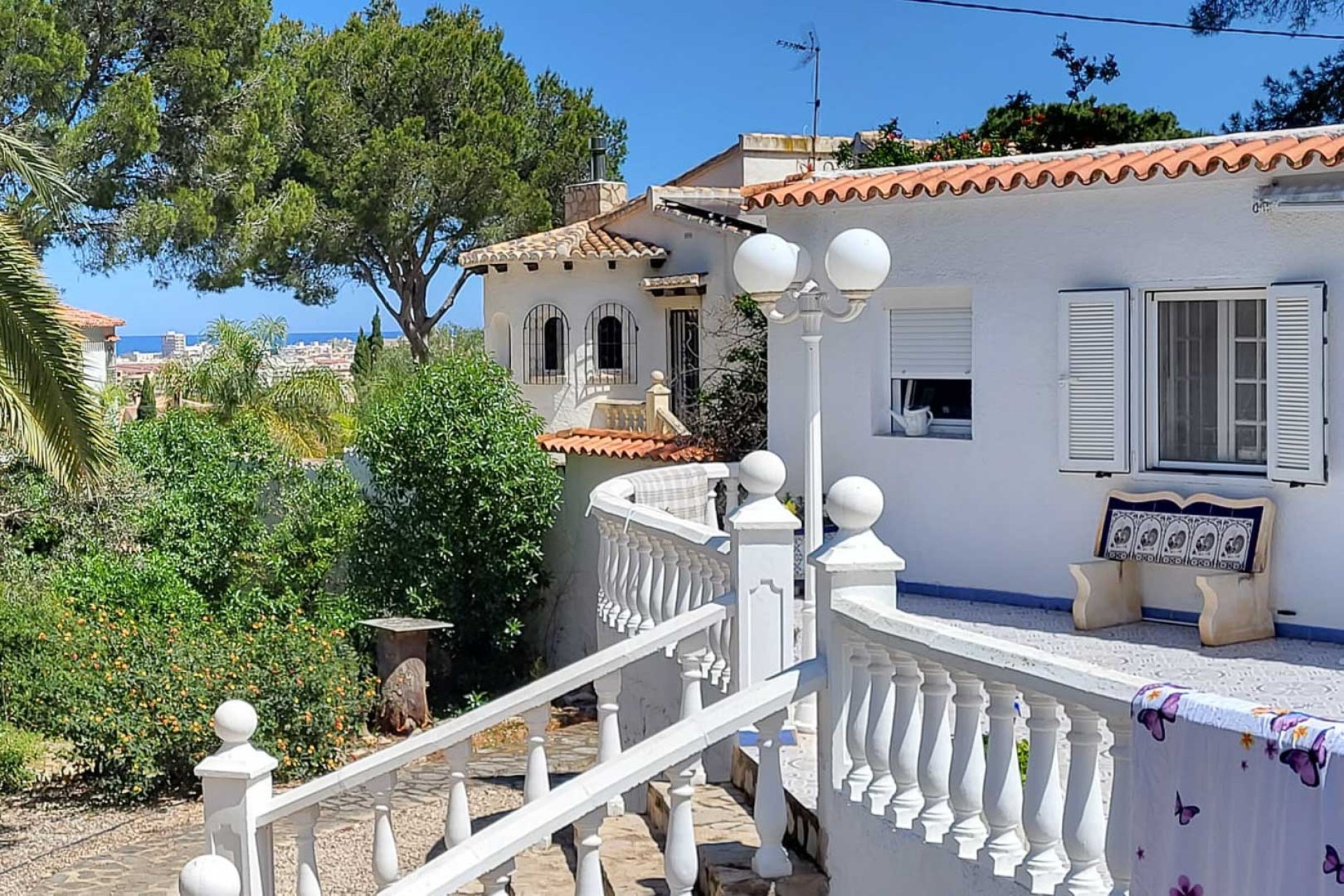 Sale - Villa -
Denia