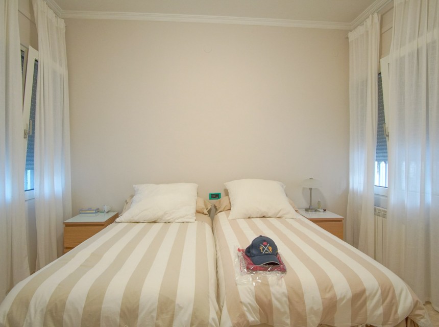 Sale - Villa -
Denia