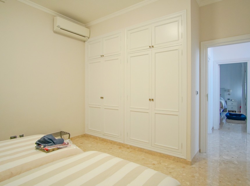 Sale - Villa -
Denia