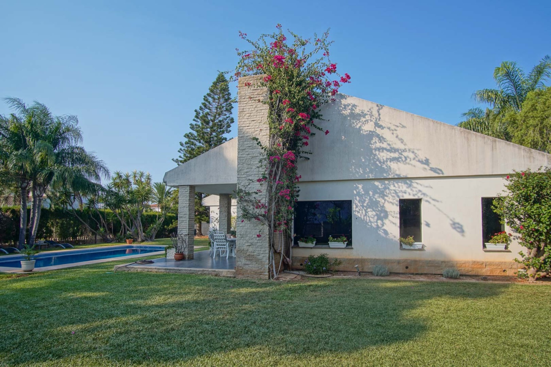 Sale - Villa -
Denia