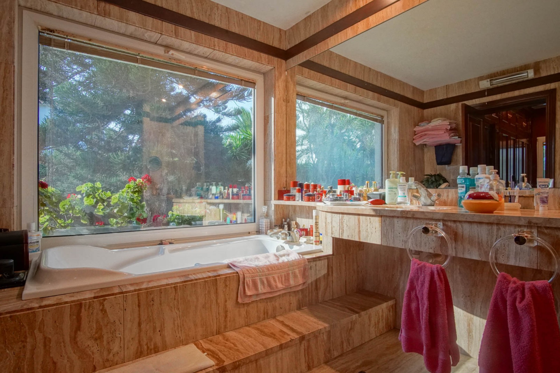 Sale - Villa -
Denia