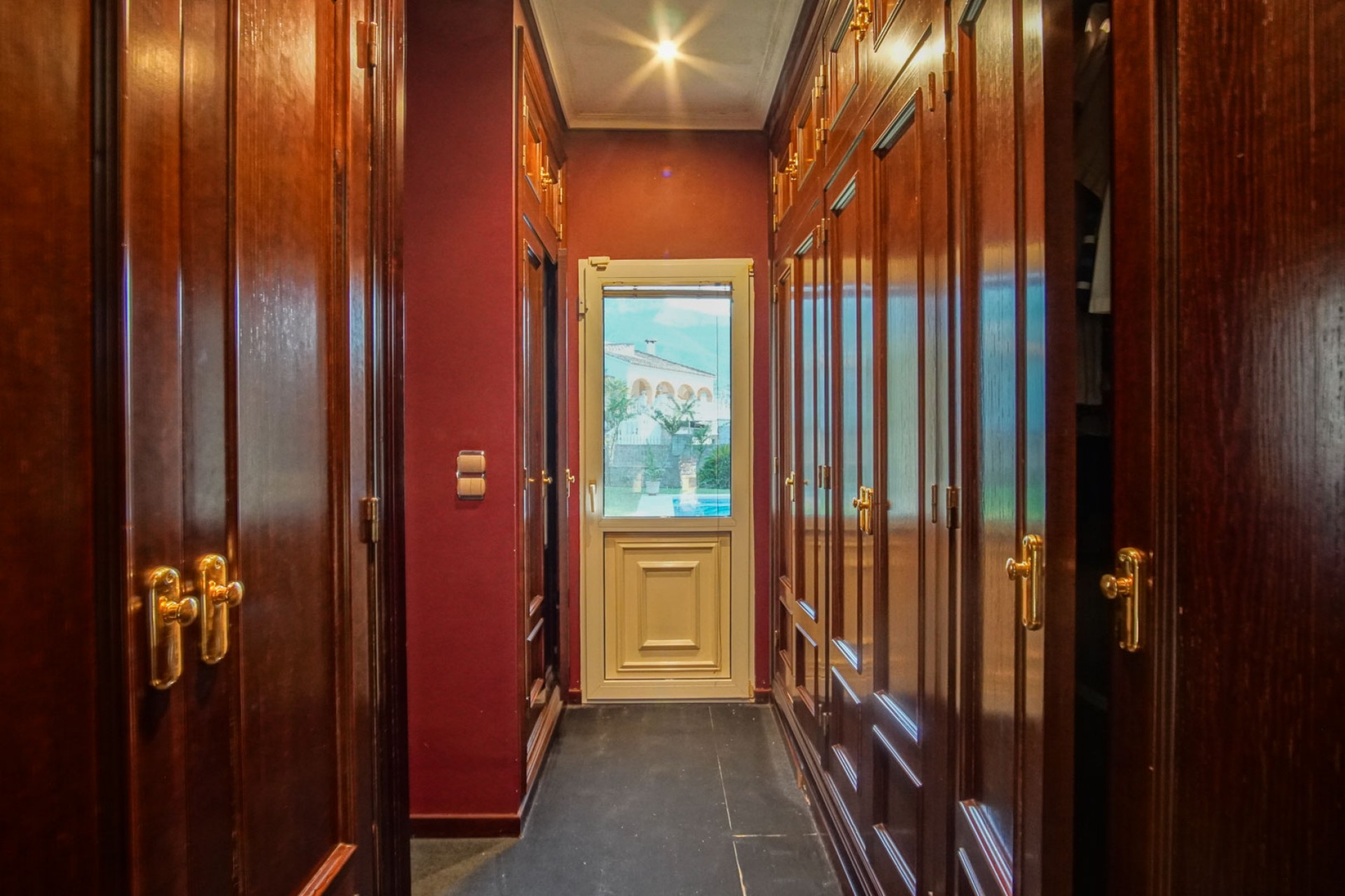 Sale - Villa -
Denia