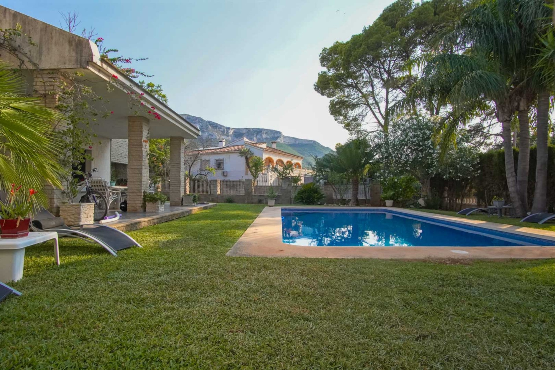 Sale - Villa -
Denia