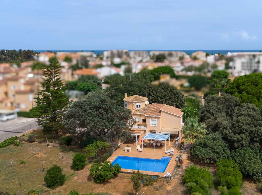 Sale - Villa -
Denia