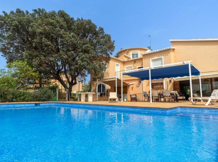 Sale - Villa -
Denia