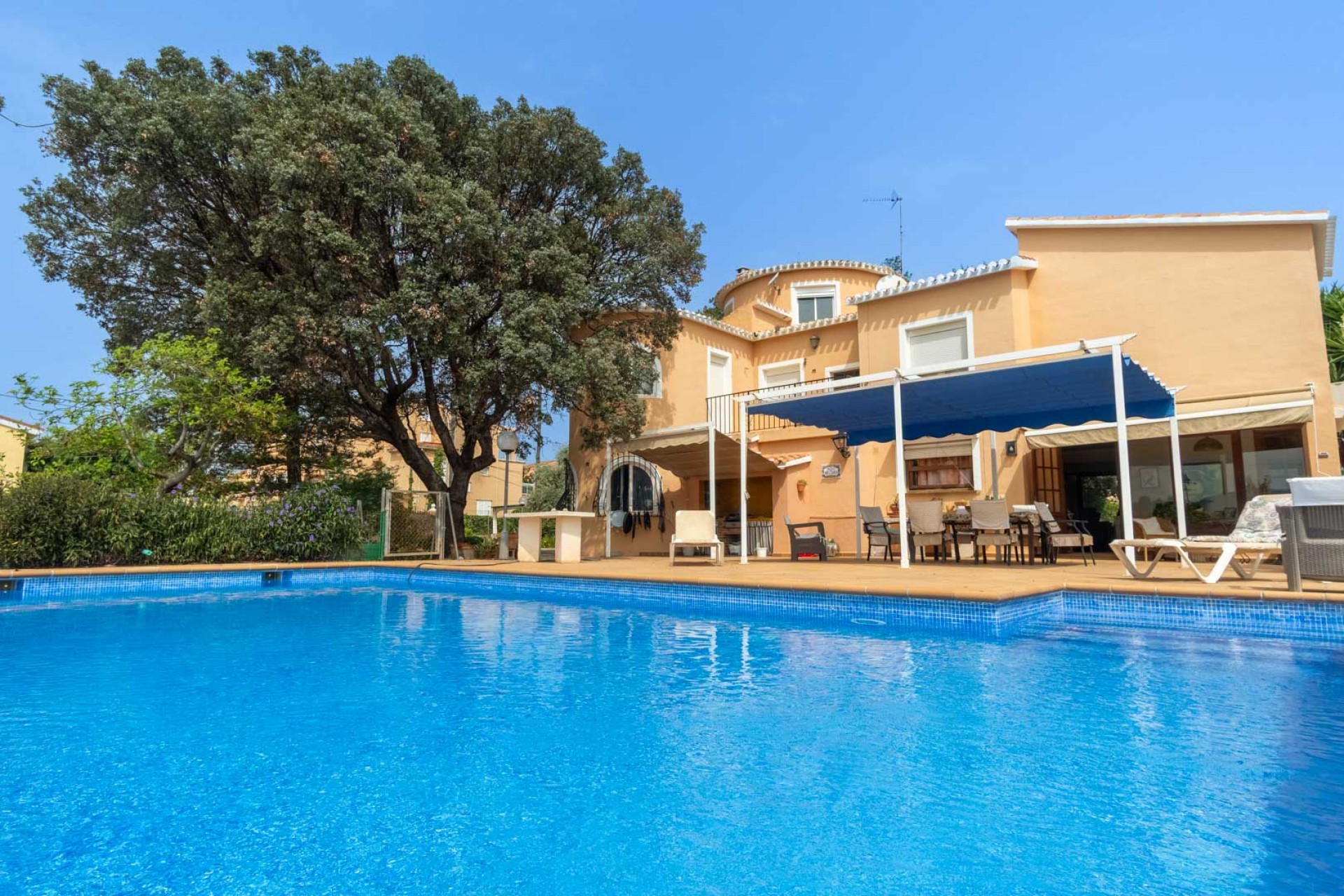 Sale - Villa -
Denia