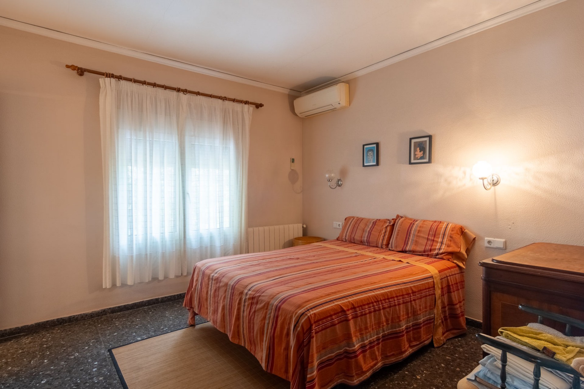 Sale - Villa -
Denia