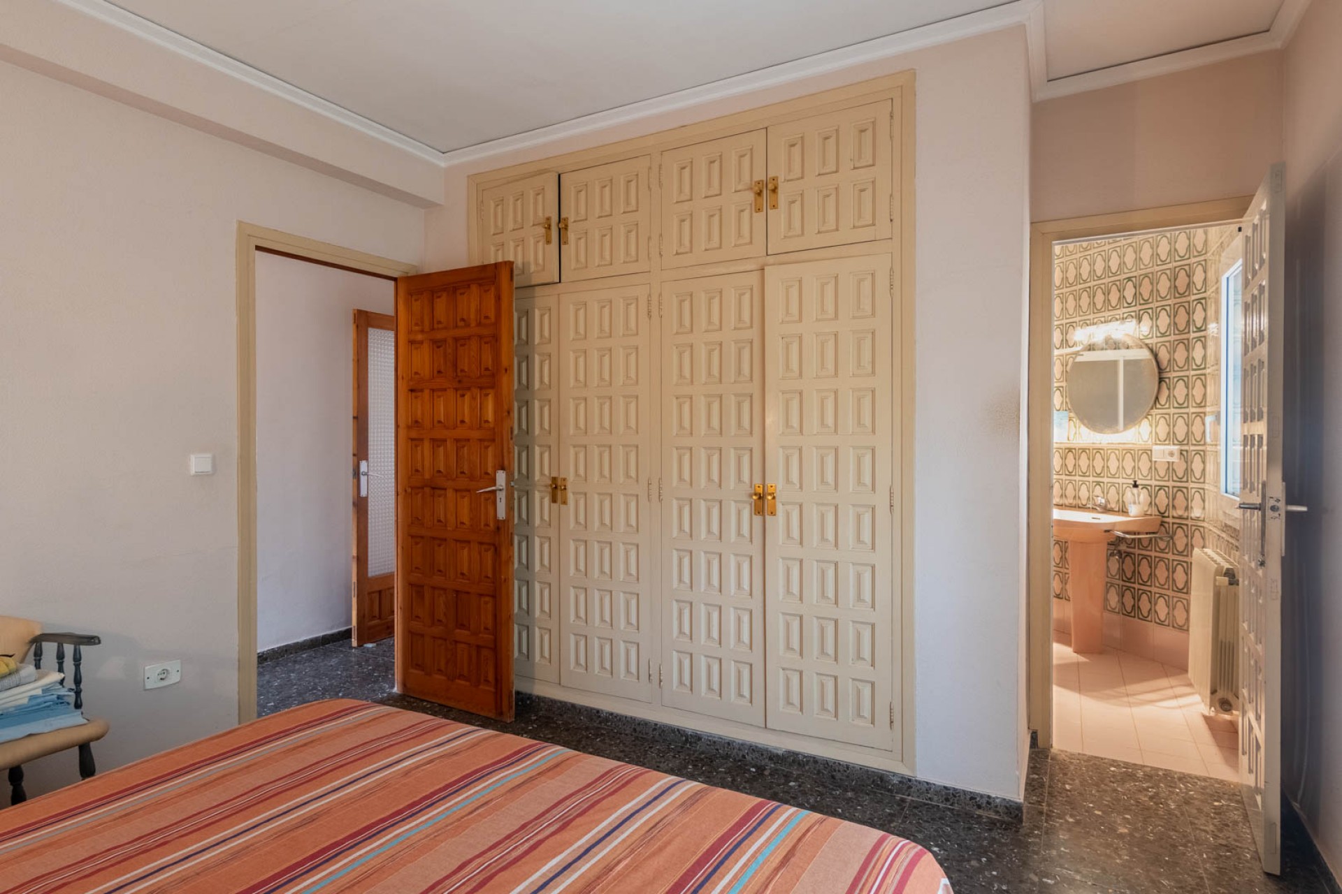 Sale - Villa -
Denia