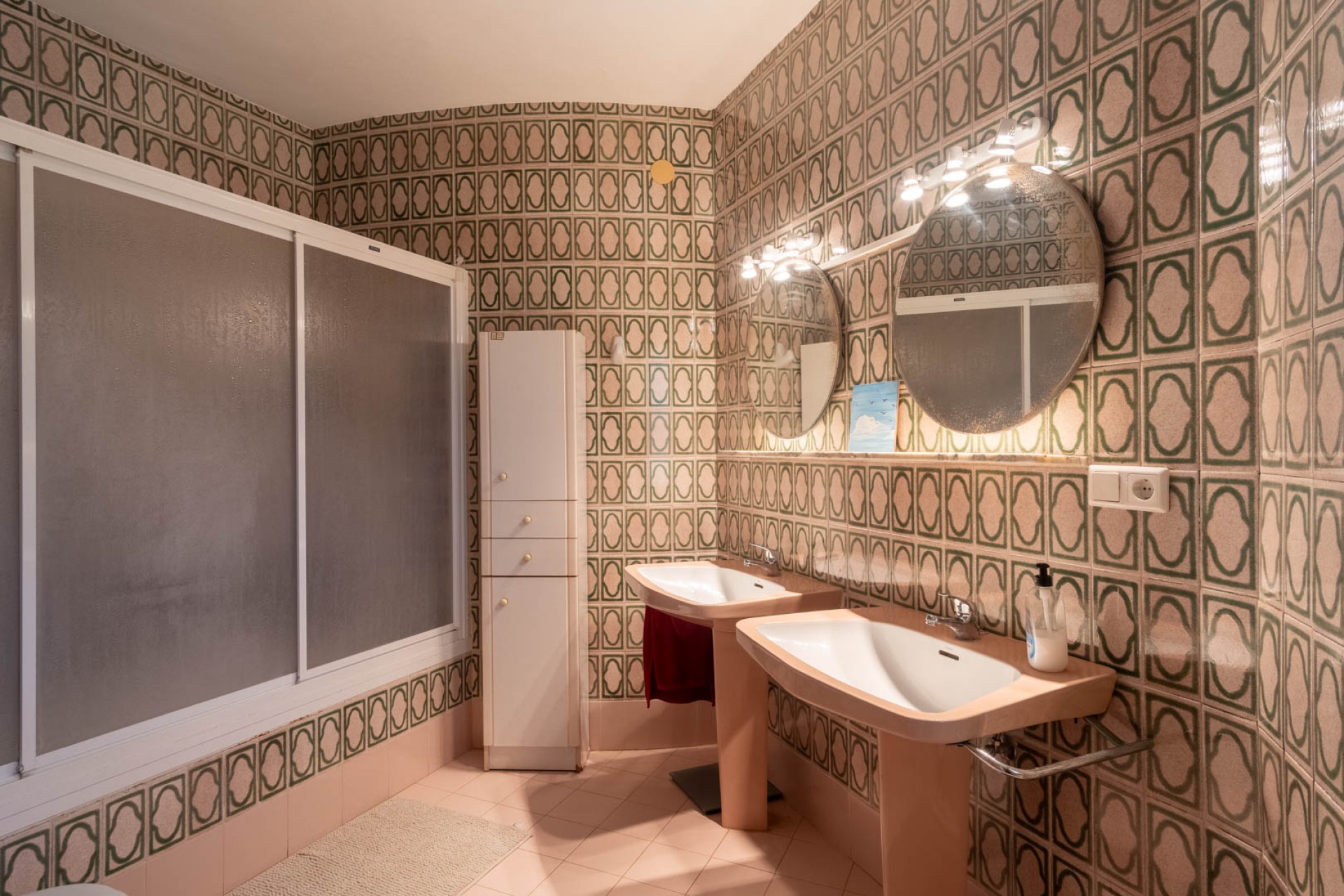 Sale - Villa -
Denia