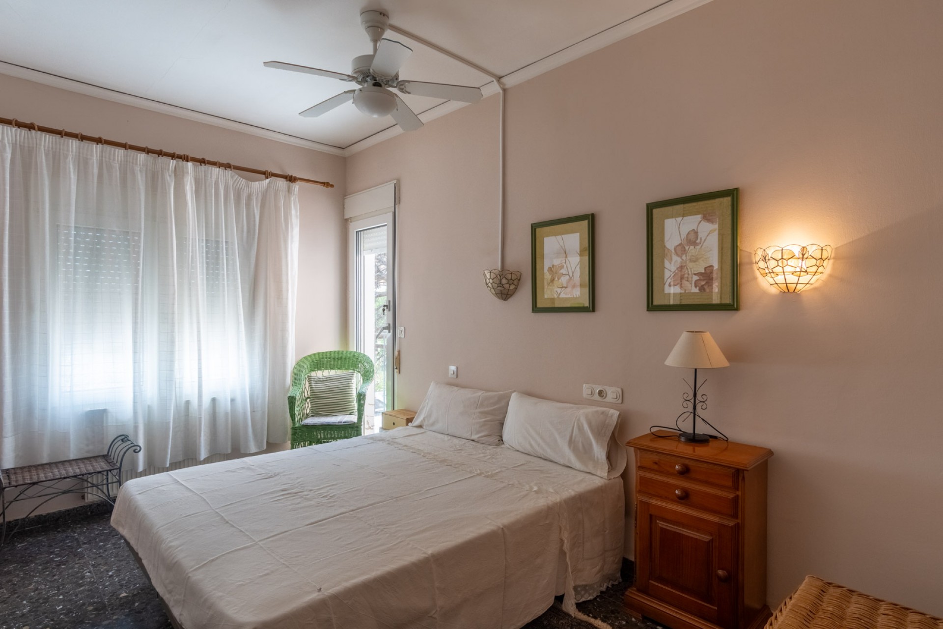 Sale - Villa -
Denia