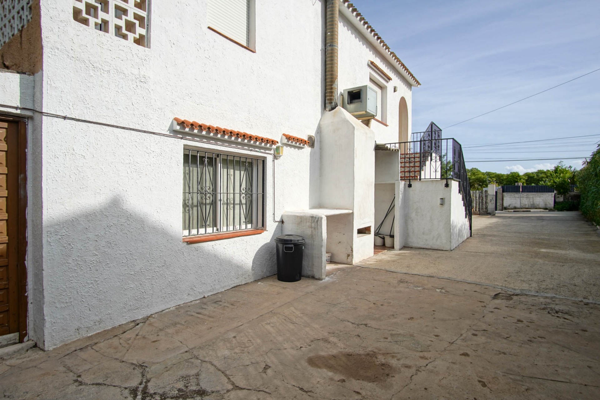 Sale - Villa -
Denia