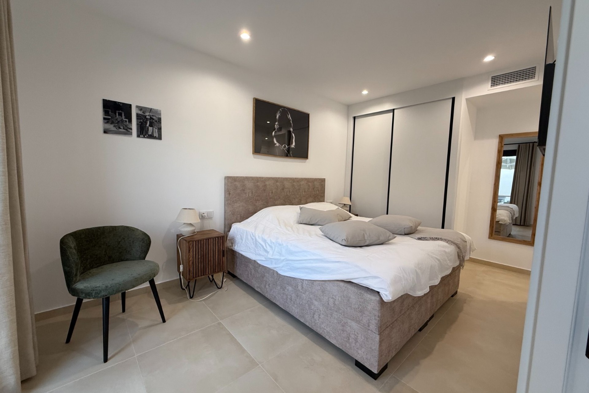 Sale - Villa -
Finestrat