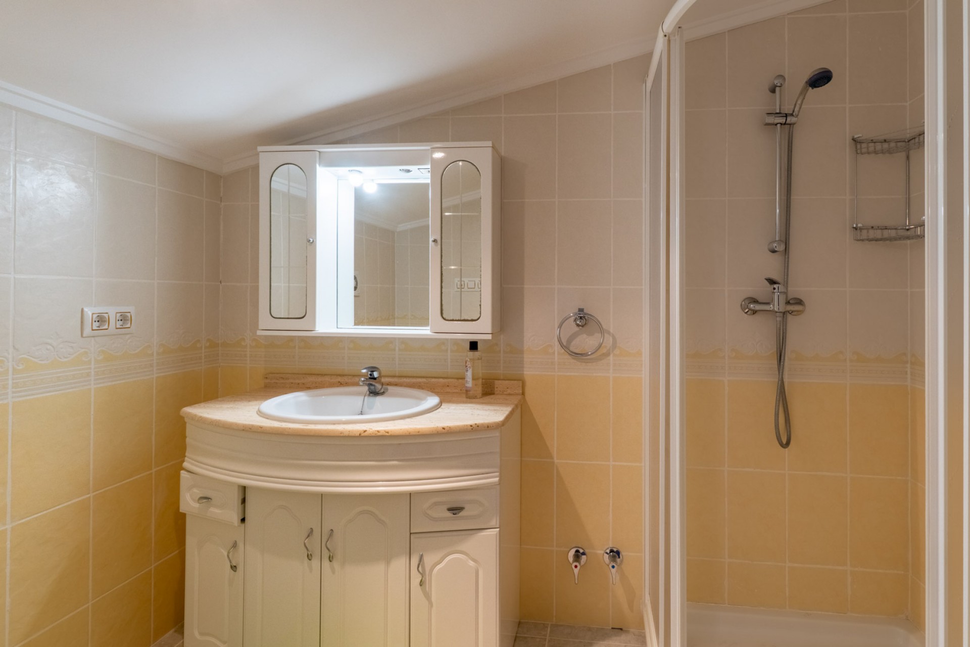 Sale - Villa -
Jalon