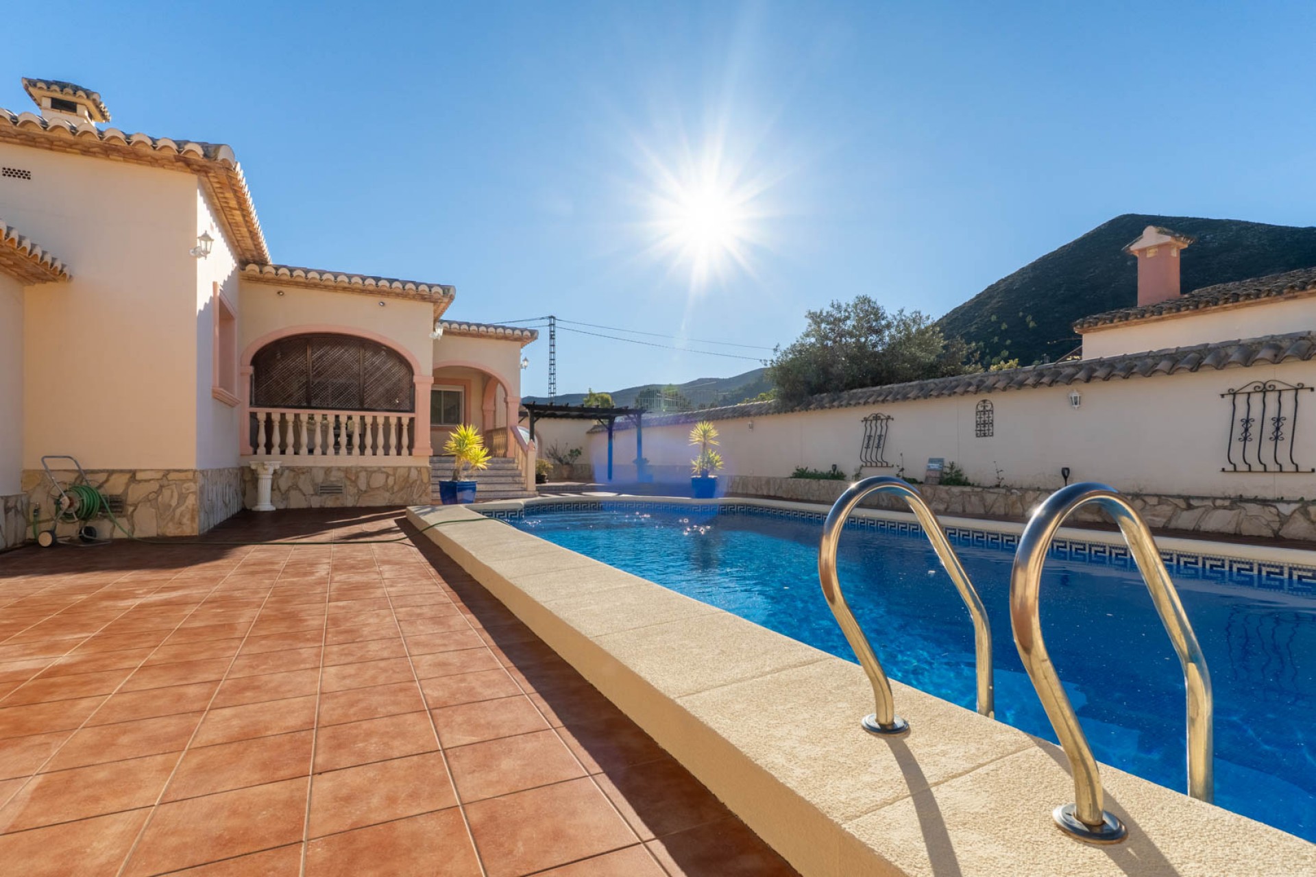 Sale - Villa -
Jalon
