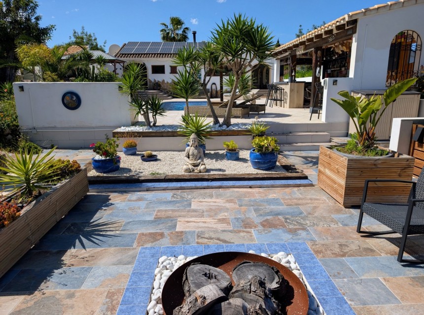 Sale - Villa -
Javea - La Lluca