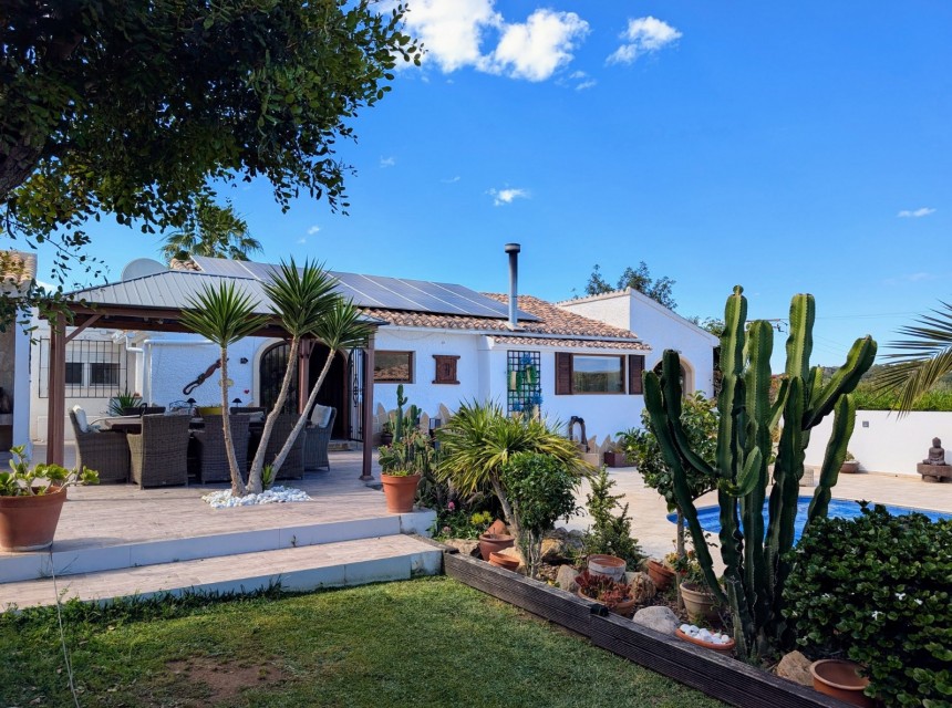 Sale - Villa -
Javea - La Lluca