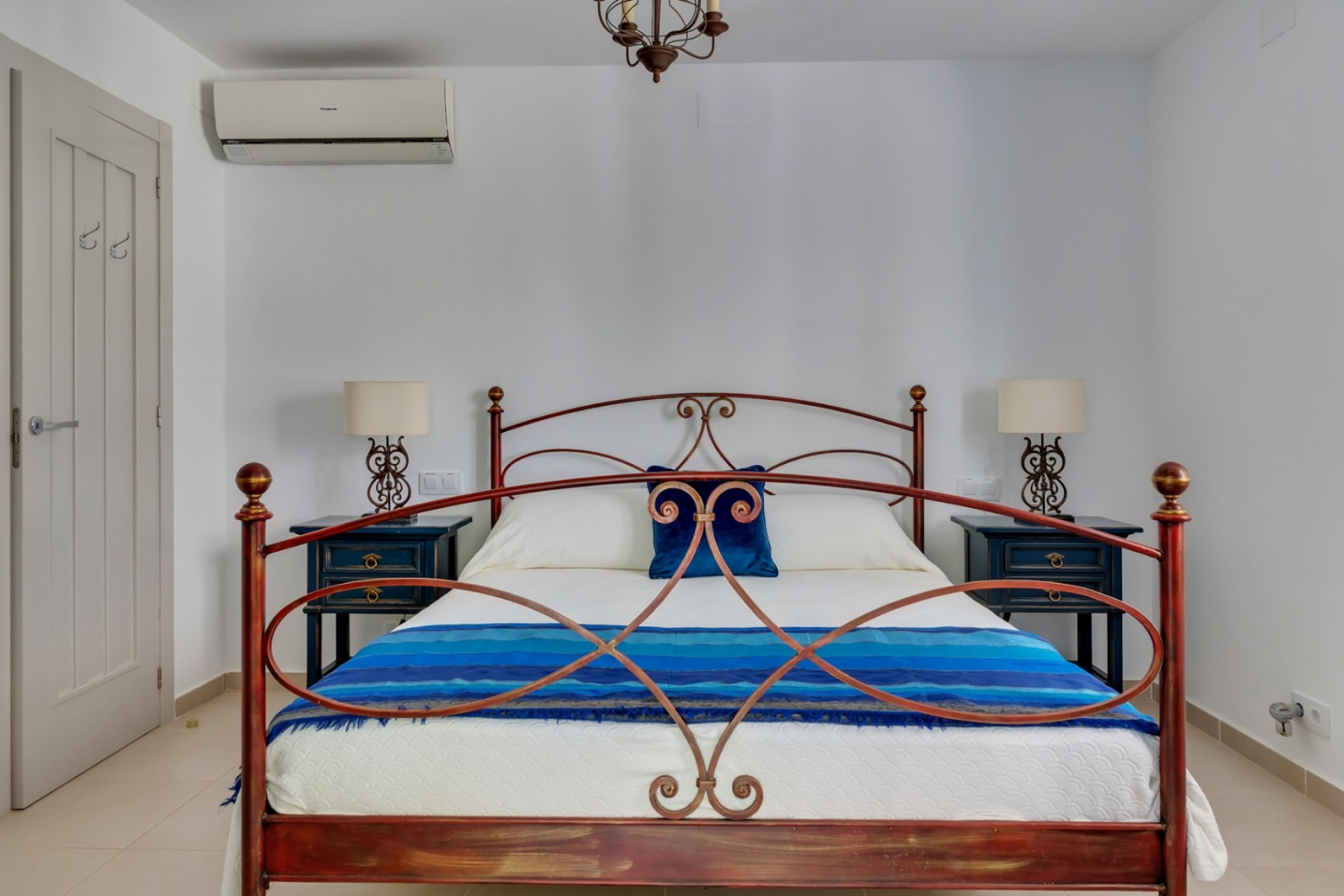 Sale - Villa -
Javea - Montgo