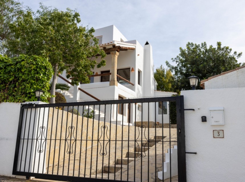 Sale - Villa -
Javea - Toscal