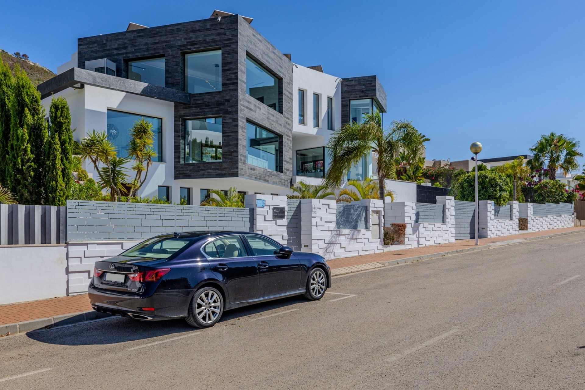 Sale - Villa -
Javea