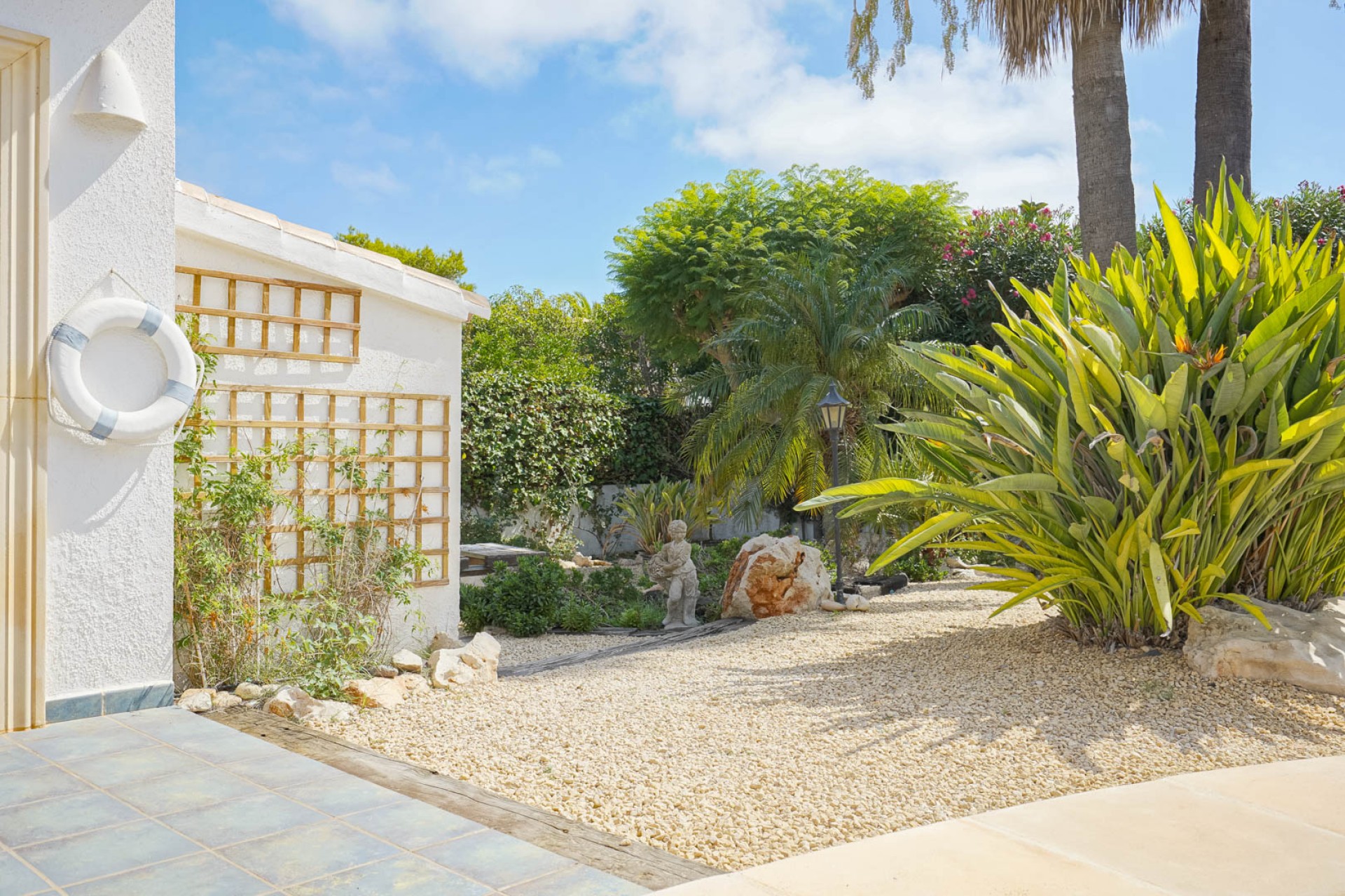 Sale - Villa -
Javea