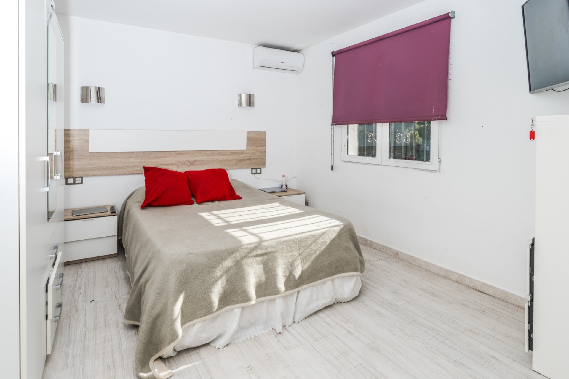 Sale - Villa -
Javea