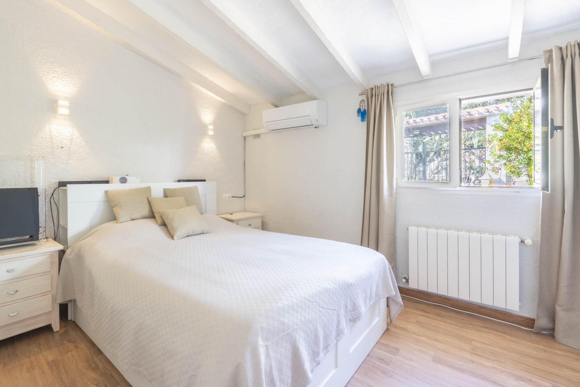 Sale - Villa -
Javea