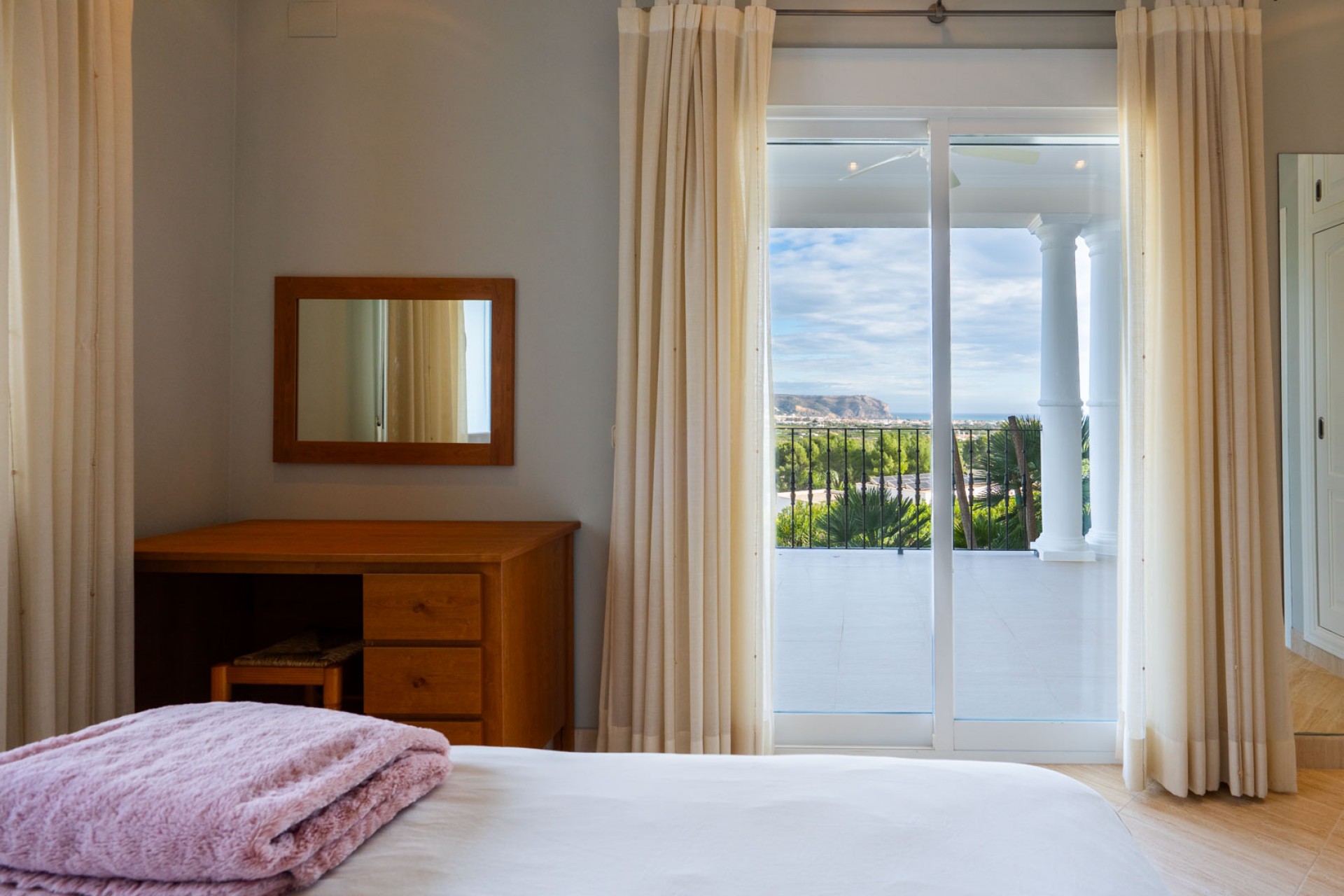 Sale - Villa -
Javea