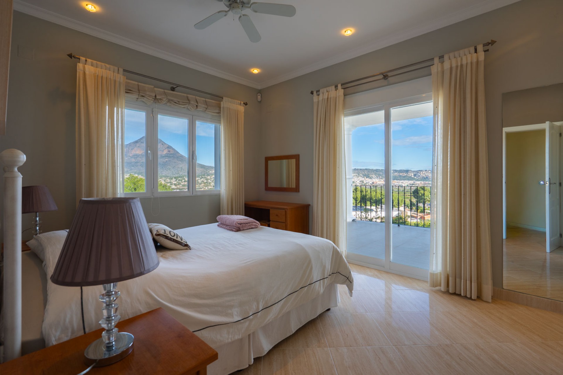 Sale - Villa -
Javea