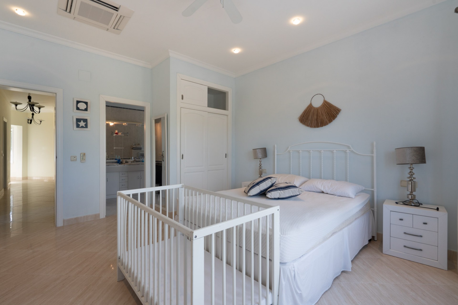 Sale - Villa -
Javea