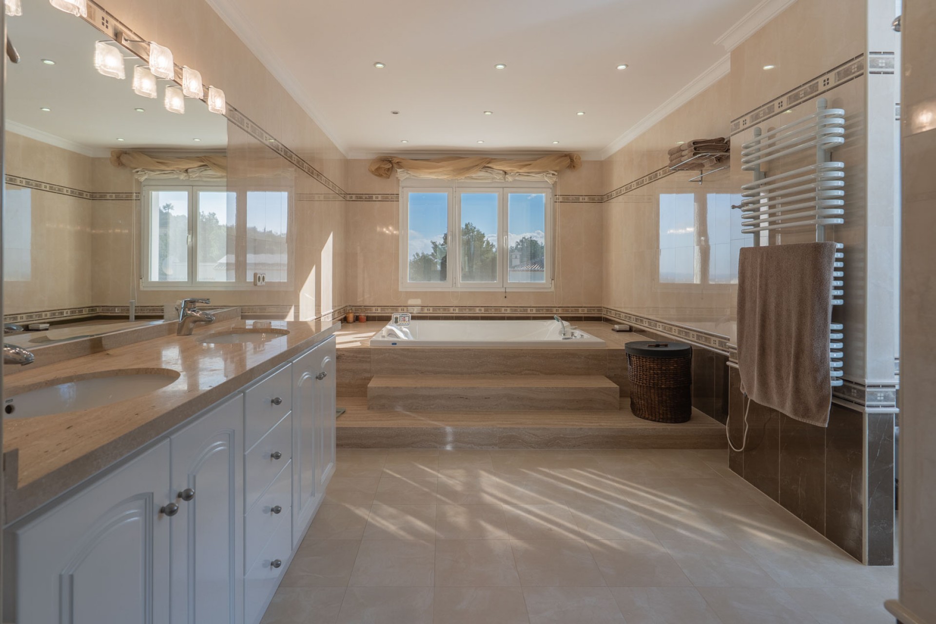 Sale - Villa -
Javea