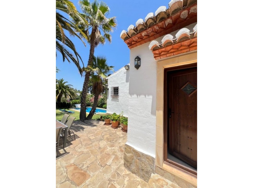 Sale - Villa -
Javea
