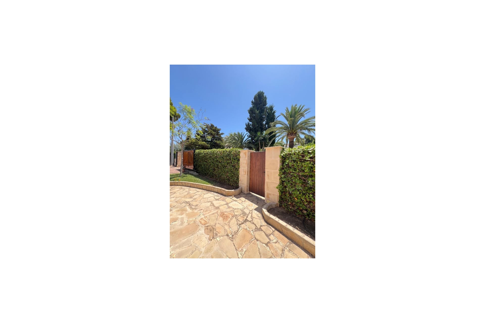 Sale - Villa -
Javea